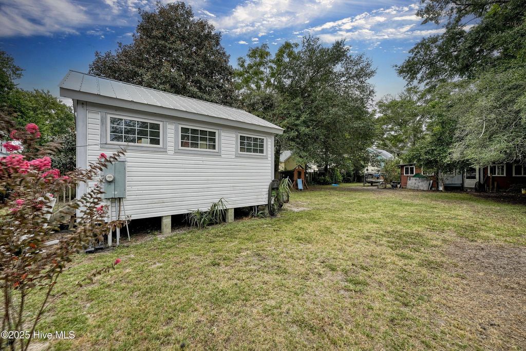 Image 41 of property listing at 211 N Howe Street, Saint James, NC 28461