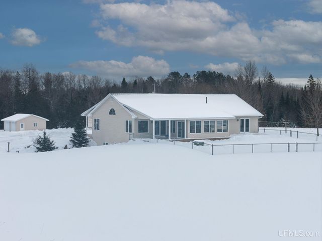 N4579 M67 Highway, Chatham, MI 49816