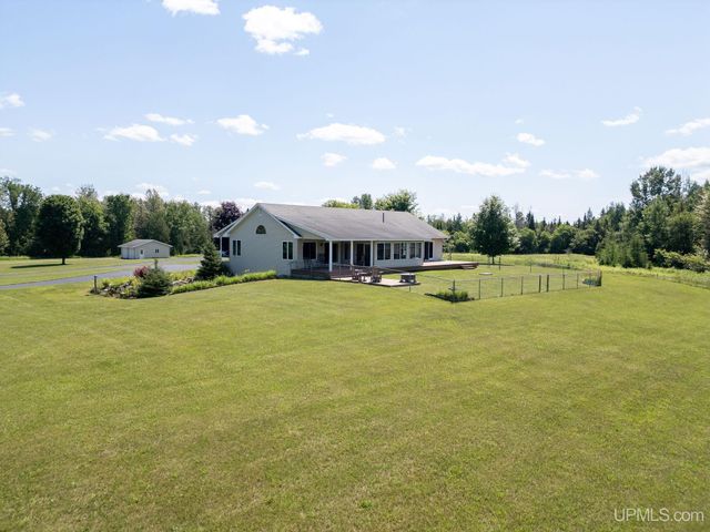 N4579 M67 Highway, Chatham, MI 49816