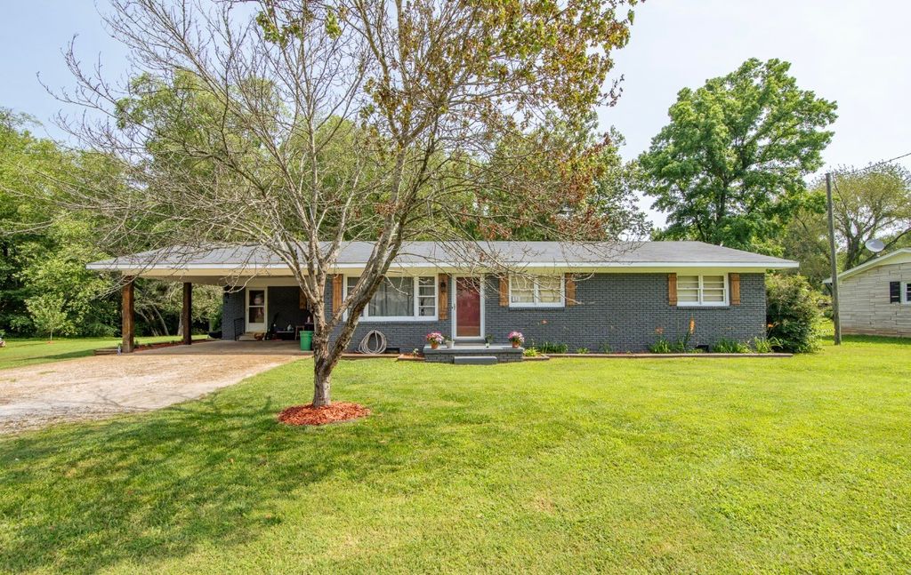 5011 Sunny Acres Dr, Waynesboro, TN 38485