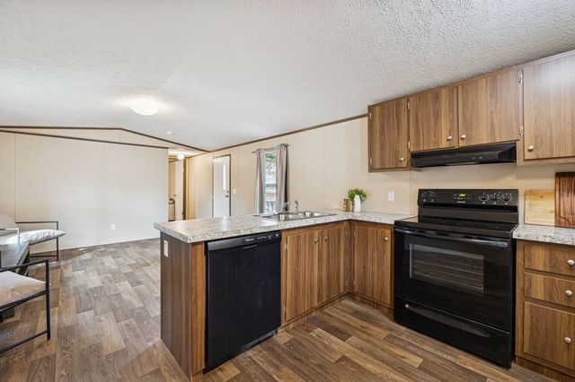 108 Lyell Rd, Hohenwald, TN 38462