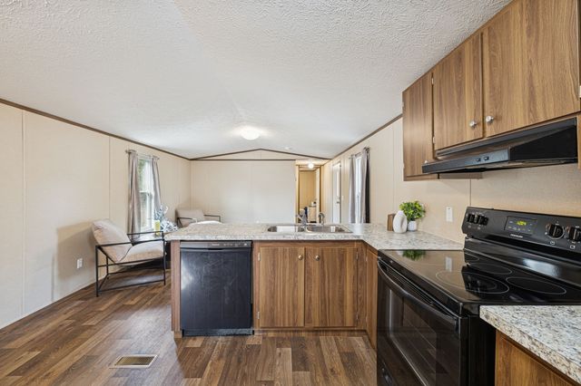 108 Lyell Rd, Hohenwald, TN 38462