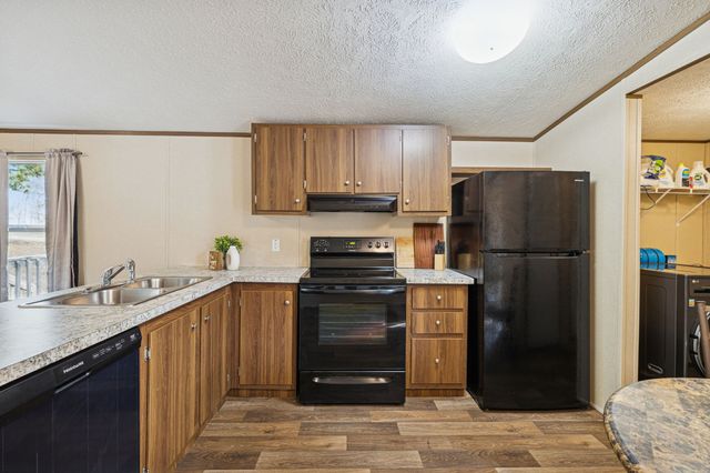 108 Lyell Rd, Hohenwald, TN 38462