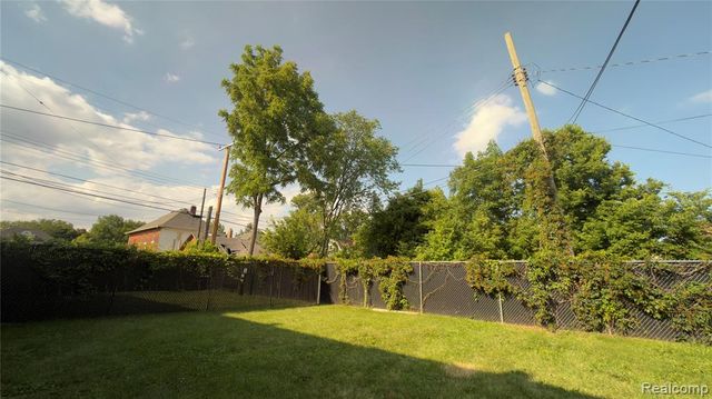 9426 John R, Detroit, MI 48202