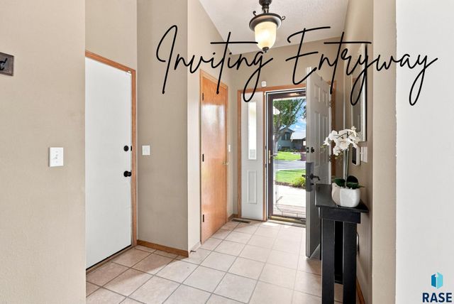 2738 S Avondale Ct Court, Sioux Falls, SD 57110