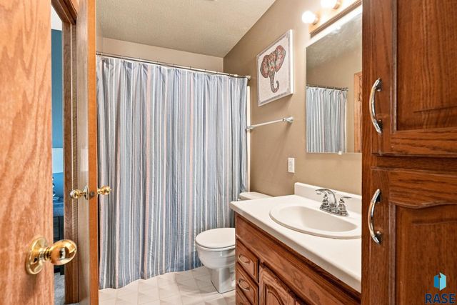 2738 S Avondale Ct Court, Sioux Falls, SD 57110