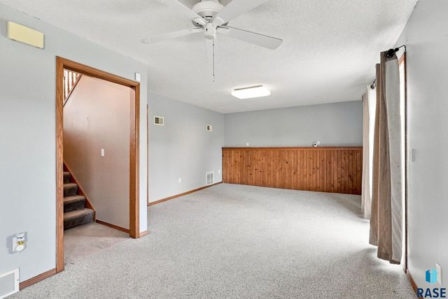 2738 S Avondale Ct Court, Sioux Falls, SD 57110