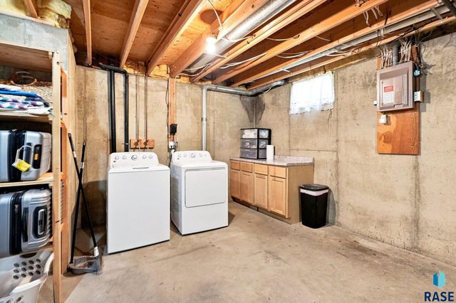 2738 S Avondale Ct Court, Sioux Falls, SD 57110