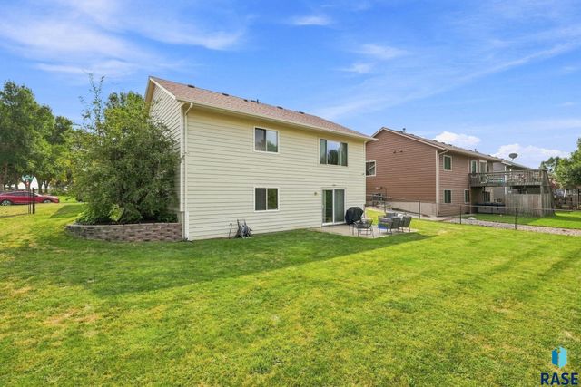2738 S Avondale Ct Court, Sioux Falls, SD 57110