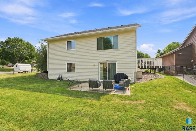 2738 S Avondale Ct Court, Sioux Falls, SD 57110