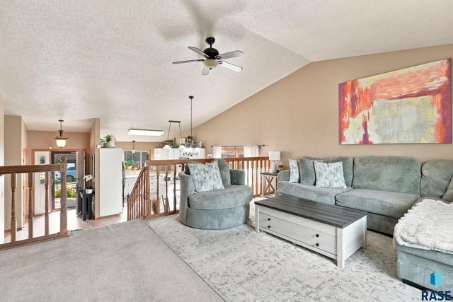 2738 S Avondale Ct Court, Sioux Falls, SD 57110