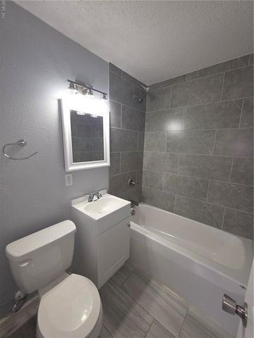 2 Carver CIR, Portsmouth, VA 23701