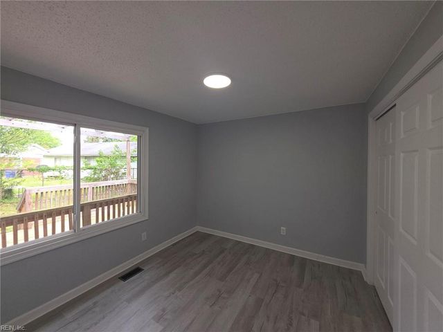 2 Carver CIR, Portsmouth, VA 23701