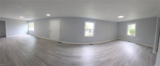 2 Carver CIR, Portsmouth, VA 23701