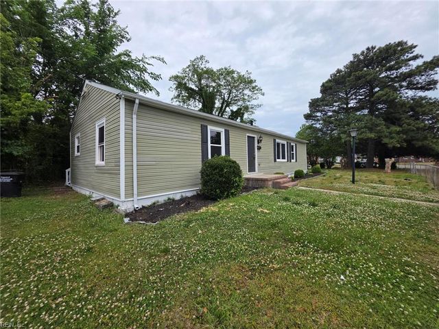 2 Carver CIR, Portsmouth, VA 23701