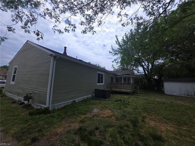 2 Carver CIR, Portsmouth, VA 23701