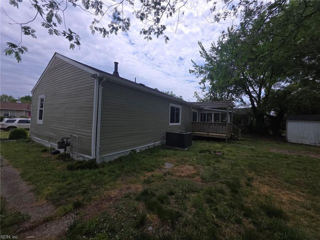 2 Carver CIR, Portsmouth, VA 23701