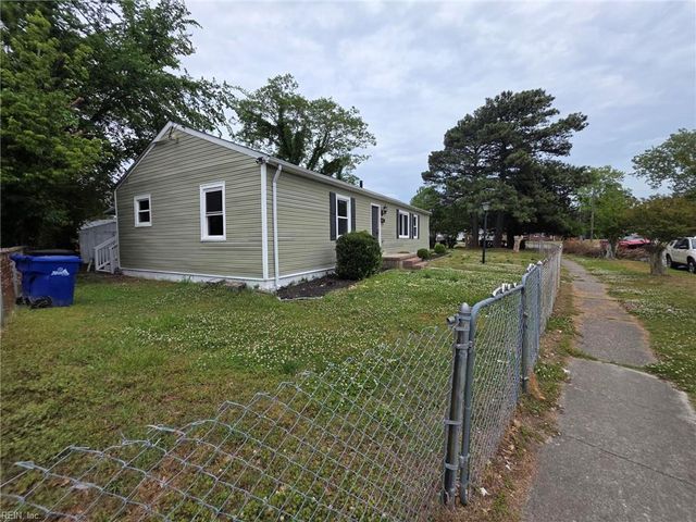 2 Carver CIR, Portsmouth, VA 23701