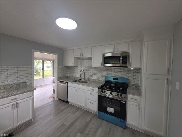 2 Carver CIR, Portsmouth, VA 23701