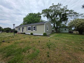 2 Carver CIR, Portsmouth, VA 23701