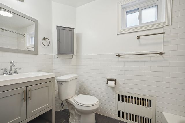 85 PEARSALL AVE, Jc, Bergen-lafayett, NJ 07305