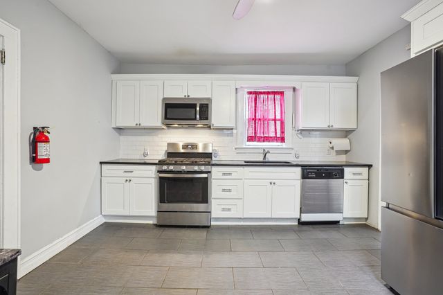 85 PEARSALL AVE, Jc, Bergen-lafayett, NJ 07305