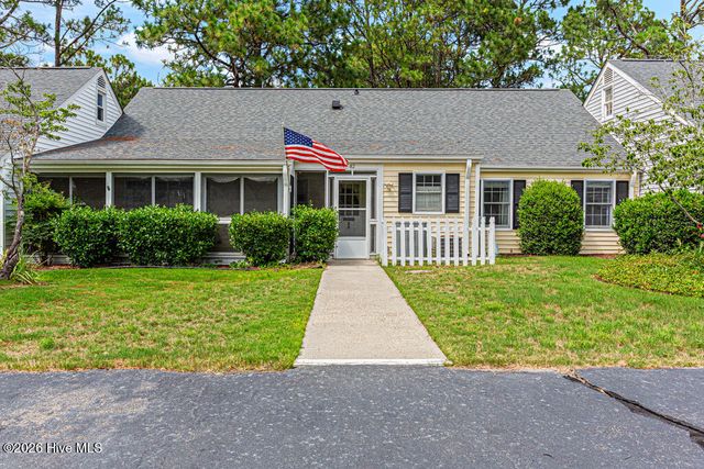 42 Village Green Circle, Southern Pines, NC 28387