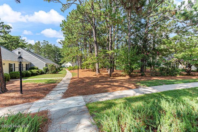 42 Village Green Circle, Southern Pines, NC 28387