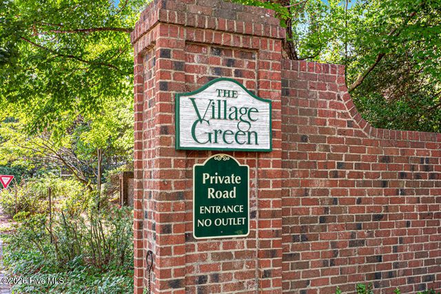 42 Village Green Circle, Southern Pines, NC 28387
