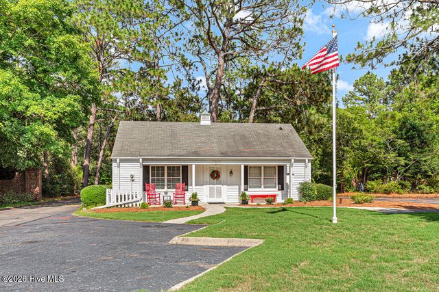 42 Village Green Circle, Southern Pines, NC 28387