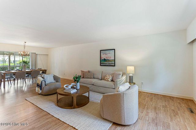 42 Village Green Circle, Southern Pines, NC 28387