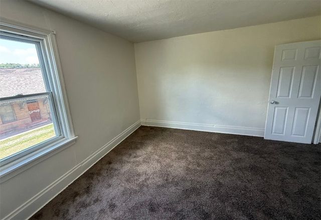 607-609 1/2 Allegheny Ave, Glassport, PA 15045