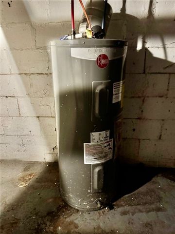 607-609 1/2 Allegheny Ave, Glassport, PA 15045