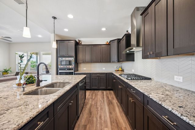 2801 RYDER Lane, Aubrey, TX 76227