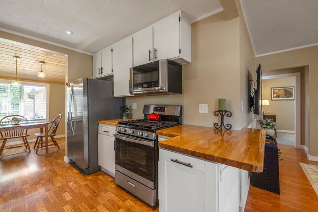 1759 Summers Lane, Klamath Falls, OR 97603