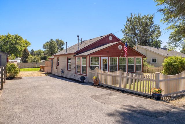 1759 Summers Lane, Klamath Falls, OR 97603