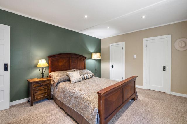 1759 Summers Lane, Klamath Falls, OR 97603