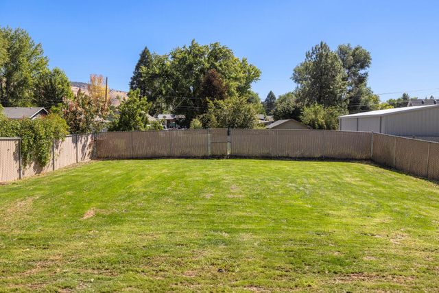 1759 Summers Lane, Klamath Falls, OR 97603