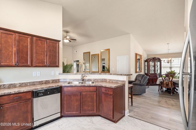 1883 Central Ridge Drive, Southaven, MS 38671