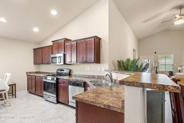 1883 Central Ridge Drive, Southaven, MS 38671