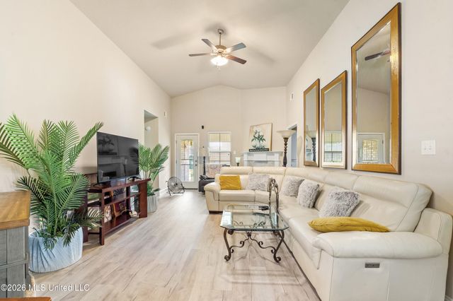 1883 Central Ridge Drive, Southaven, MS 38671