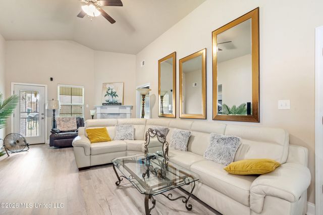 1883 Central Ridge Drive, Southaven, MS 38671