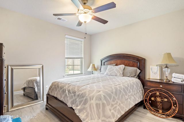 1883 Central Ridge Drive, Southaven, MS 38671