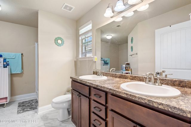 1883 Central Ridge Drive, Southaven, MS 38671