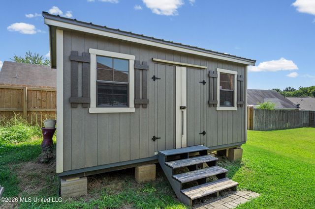 1883 Central Ridge Drive, Southaven, MS 38671