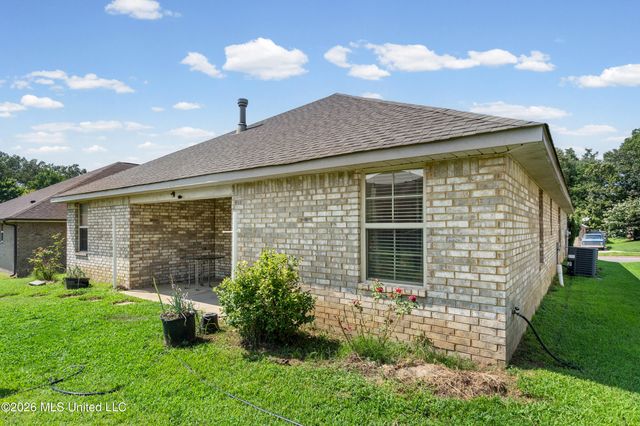 1883 Central Ridge Drive, Southaven, MS 38671