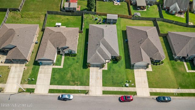 1883 Central Ridge Drive, Southaven, MS 38671