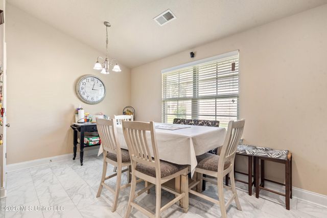 1883 Central Ridge Drive, Southaven, MS 38671
