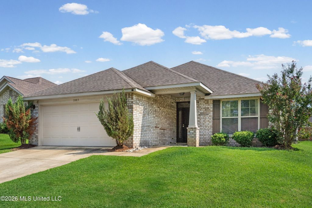 1883 Central Ridge Drive, Southaven, MS 38671