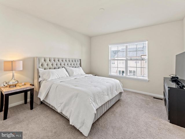 9002 PHITA LN, Manassas Park, VA 20111